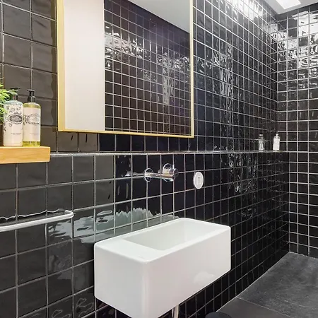 Spacious Bright Ap - No Elevator Daire
