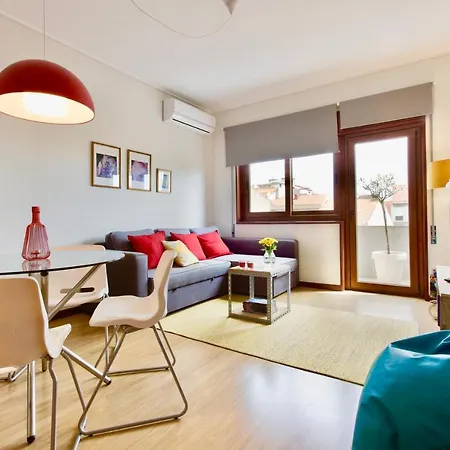 Spacious Bright Ap - No Elevator