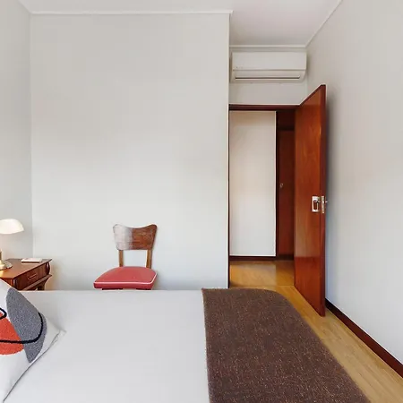 Spacious Bright Ap - No Elevator Appartement
