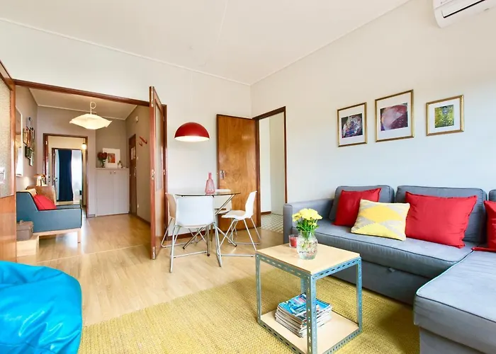 Spacious Bright Ap - No Elevator Apartment *