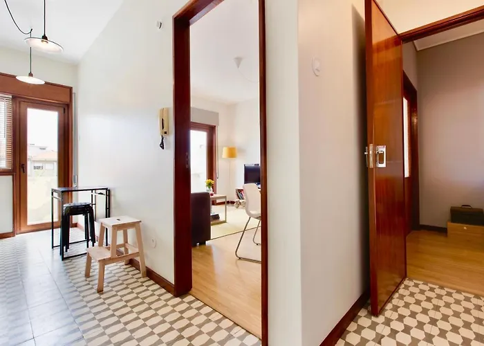 Spacious Bright Ap - No Elevator * Porto