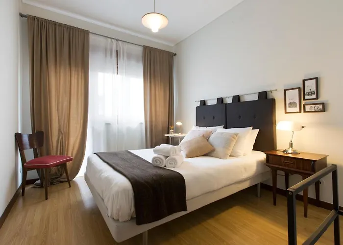 Spacious Bright Ap - No Elevator Apartament